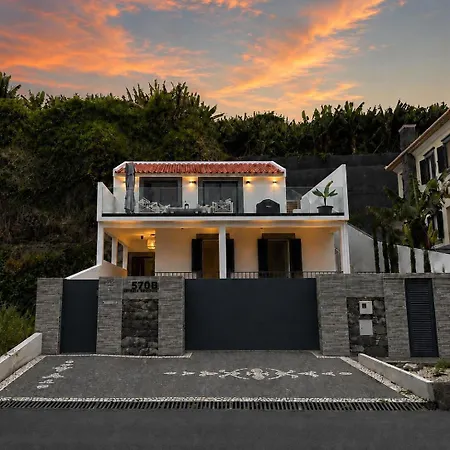 Villa Banana Bungalow, Tranquil Escape Near Funchal (Madeira)
