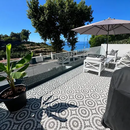 Banana Bungalow, Tranquil Escape Near Βίλα Φουνκάλ