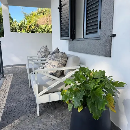 Banana Bungalow, Tranquil Escape Near Φουνκάλ