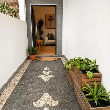 Banana Bungalow, Tranquil Escape Near * Φουνκάλ
