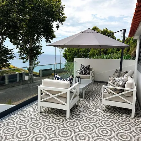 Βίλα Banana Bungalow, Tranquil Escape Near