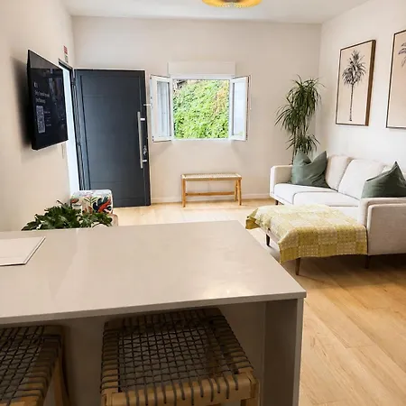 Βίλα Banana Bungalow, Tranquil Escape Near Φουνκάλ