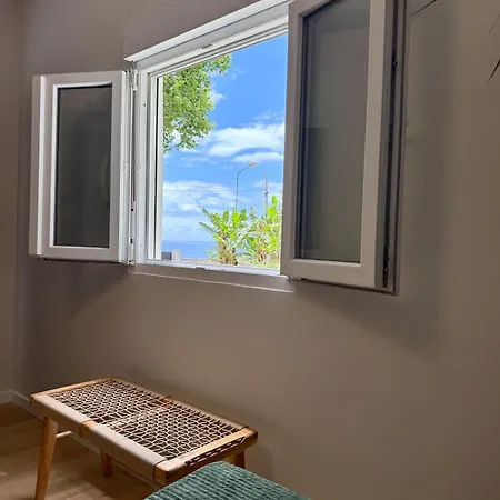 Banana Bungalow, Tranquil Escape Near *