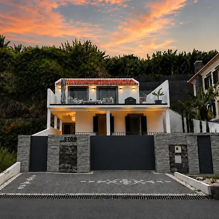 Banana Bungalow, Tranquil Escape Near Φουνκάλ