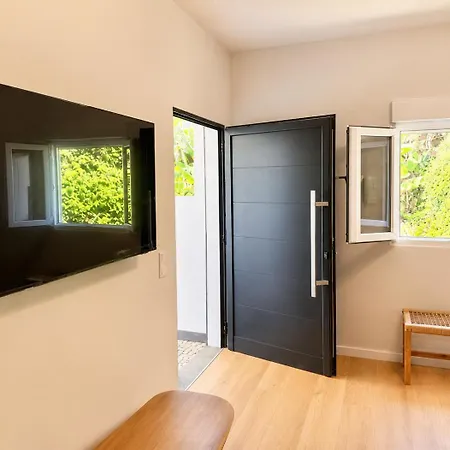 Banana Bungalow, Tranquil Escape Near Βίλα
