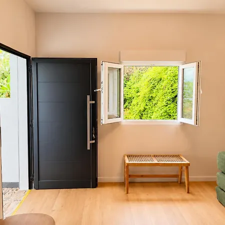Banana Bungalow, Tranquil Escape Near * Φουνκάλ