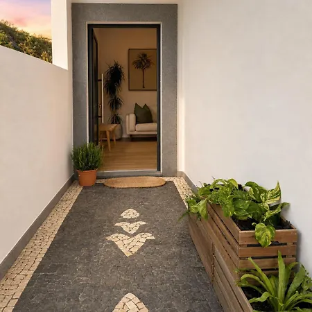 Banana Bungalow, Tranquil Escape Near * Funchal (Madeira)