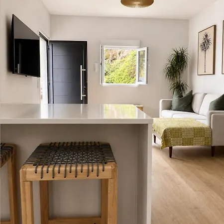 Banana Bungalow, Tranquil Escape Near *