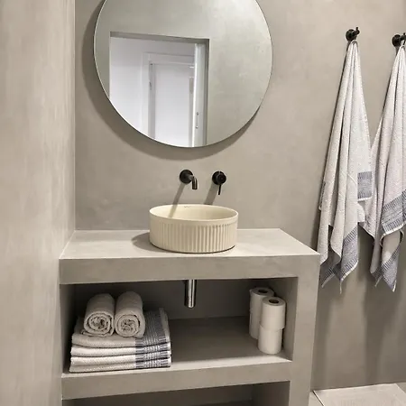 Banana Bungalow, Tranquil Escape Near